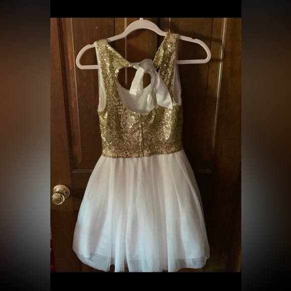 Dress - Picture 2 of 4